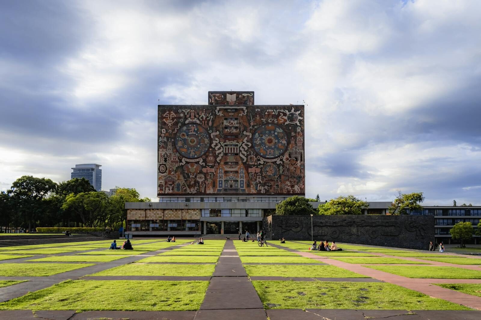 Vibrant mural on the Central Library at UNAM, showcasing modern architecture and art.